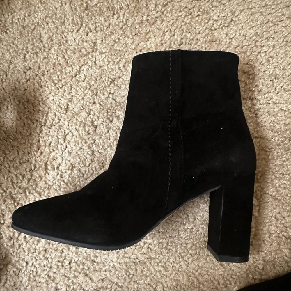 Stuart Weitzman Suede block heel boots in black size 7
